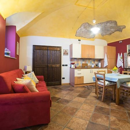 Casa Corte Alla Rocca أرونا المظهر الخارجي الصورة