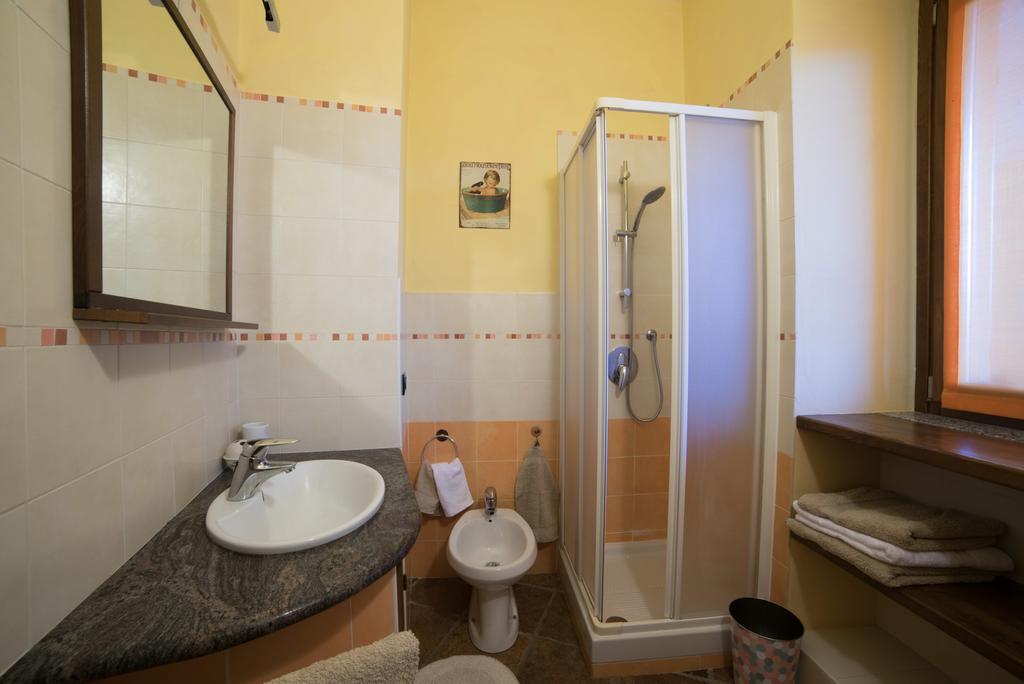 Casa Corte Alla Rocca أرونا المظهر الخارجي الصورة