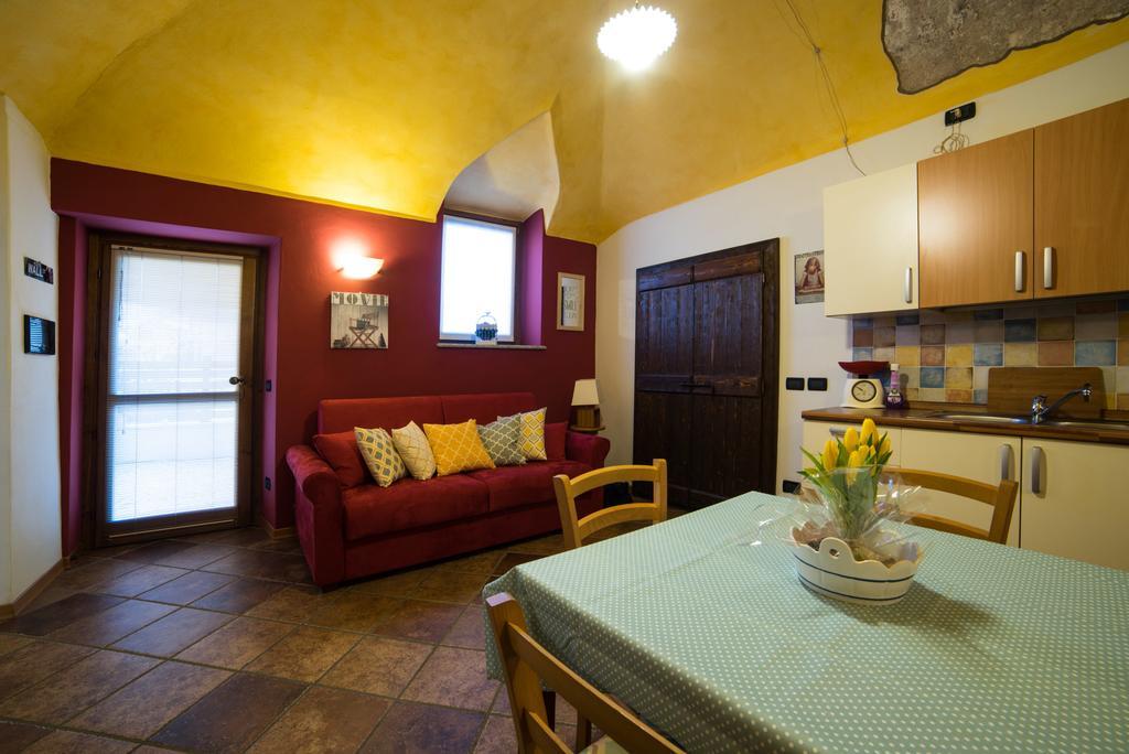 Casa Corte Alla Rocca أرونا المظهر الخارجي الصورة