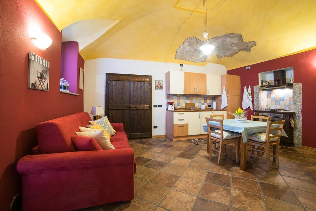 Casa Corte Alla Rocca أرونا المظهر الخارجي الصورة