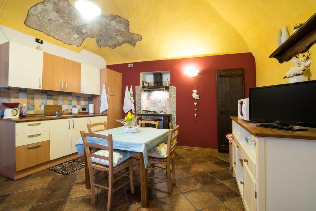 Casa Corte Alla Rocca أرونا المظهر الخارجي الصورة