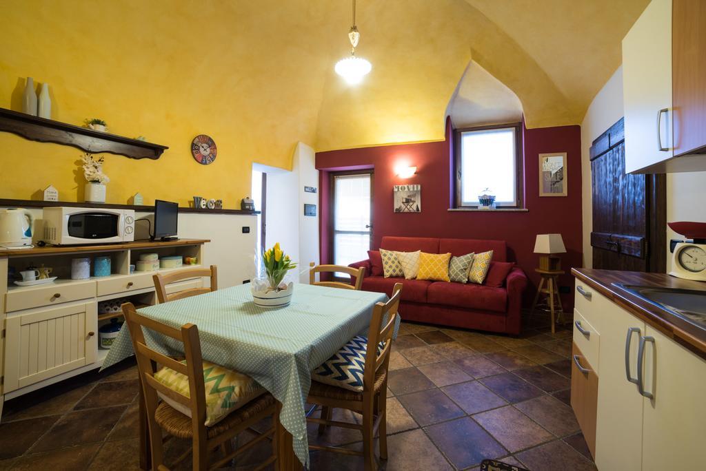 Casa Corte Alla Rocca أرونا المظهر الخارجي الصورة