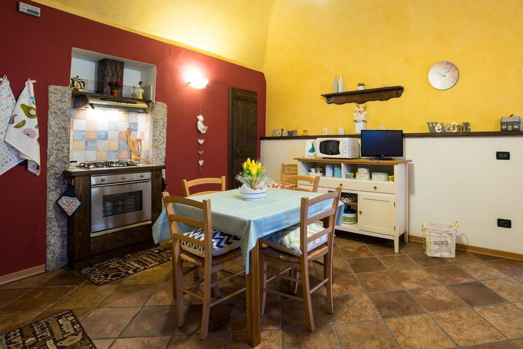Casa Corte Alla Rocca أرونا المظهر الخارجي الصورة