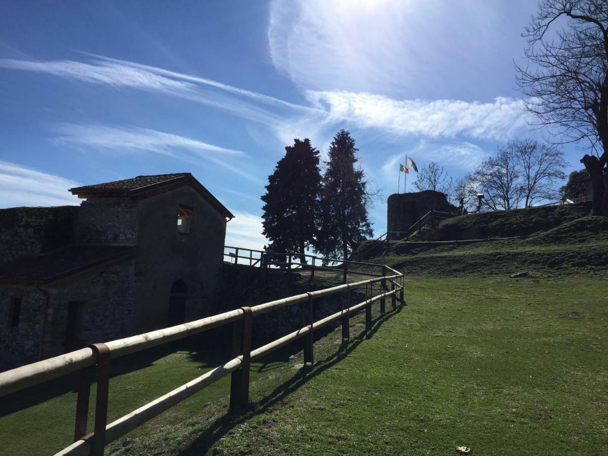 Casa Corte Alla Rocca أرونا المظهر الخارجي الصورة
