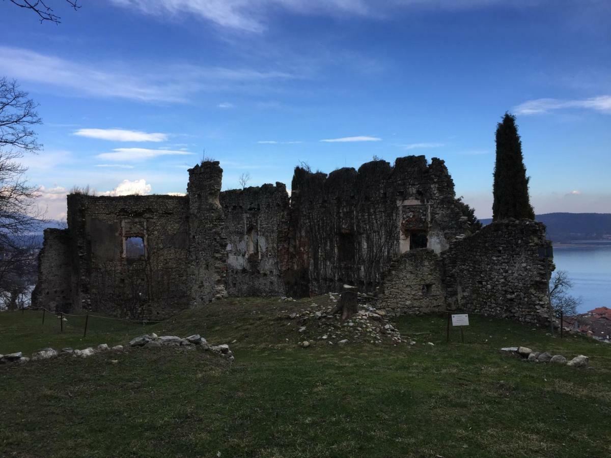 Casa Corte Alla Rocca أرونا المظهر الخارجي الصورة