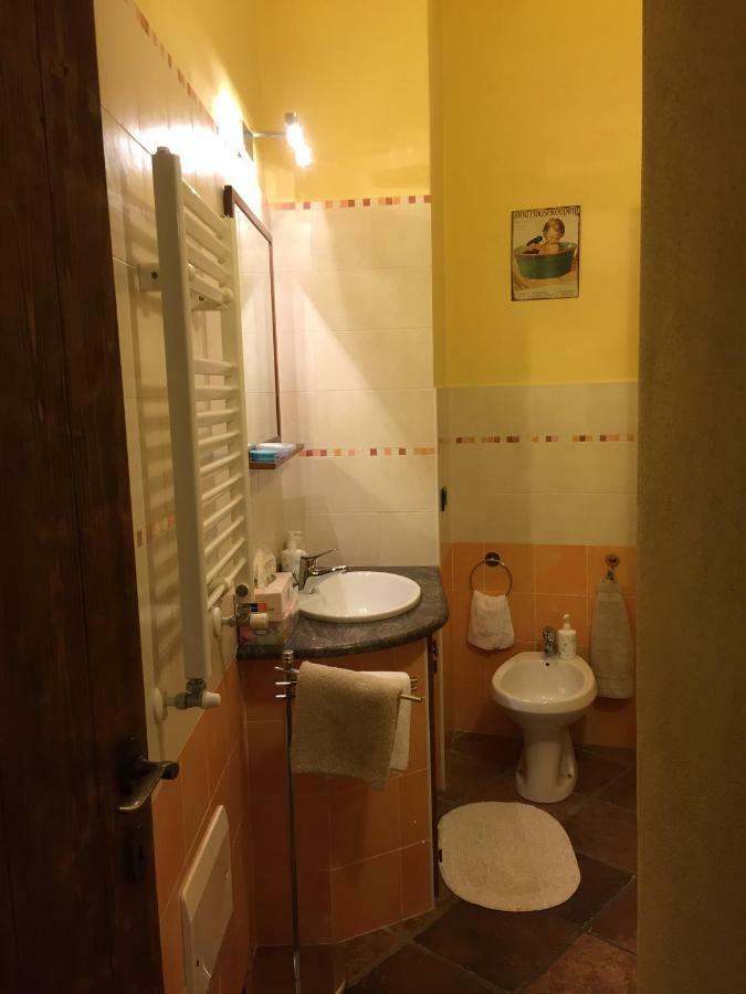 Casa Corte Alla Rocca أرونا المظهر الخارجي الصورة